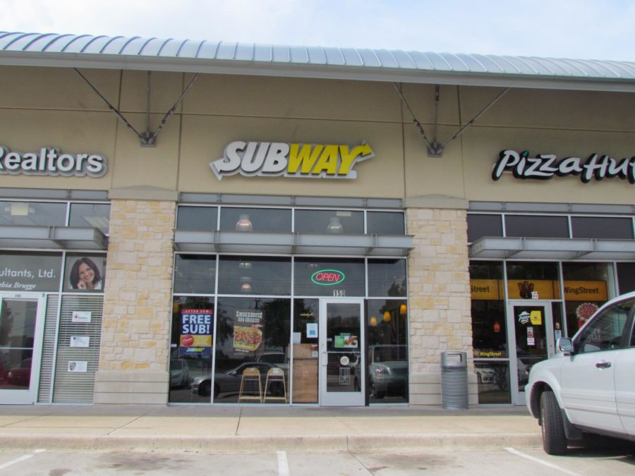 Subway+is+one+of+the+many+places+graduates+can+get+a+discount.+