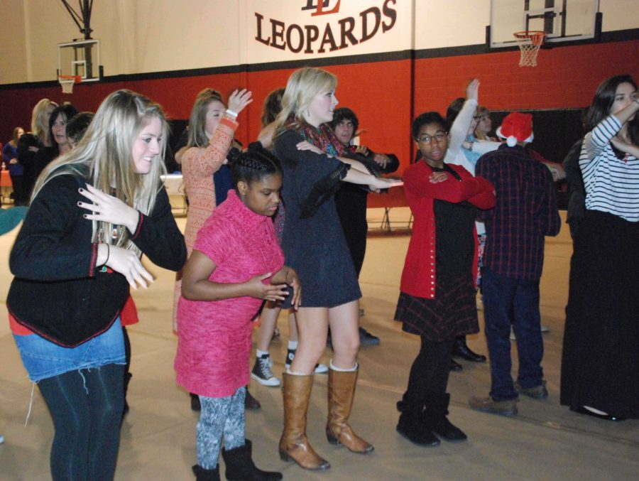 Students danced together previous to their meal, enjoying dances like the Macarena, Cupid Shuffle, and Wobble.