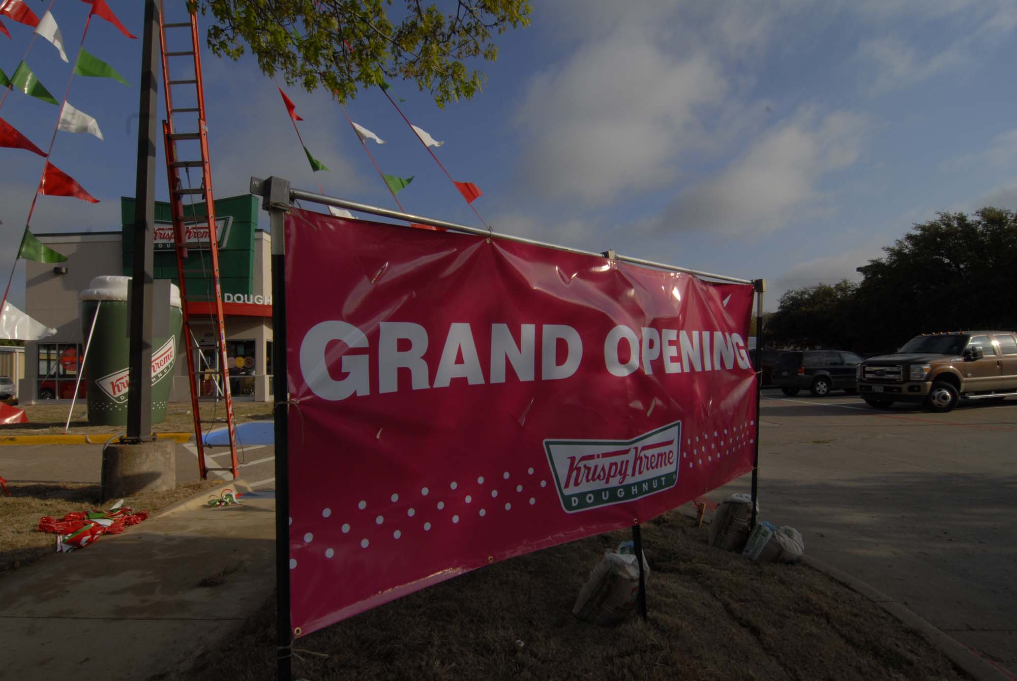 Occupying the spot that once housed a Burger King, Krispy Kreme held its grand opening of its Allen location on Tuesday.