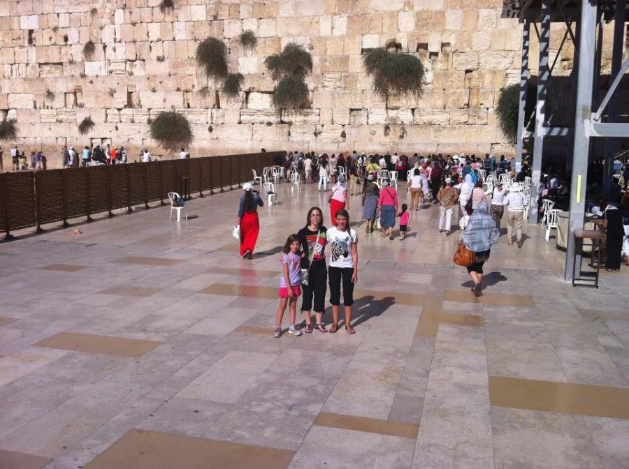 Sophomore+Zoe+Kahana+traveled+to+Israel.+Pictured+above%2C+Kahana%2C+her+mother+pose+in+front+of+the+holy+site%2C+The+Wailing+Wall+in+Jerusalem.++