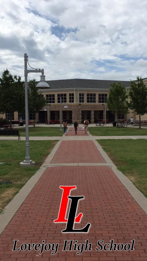 2015 alumni Garron Weeks recently designed a Snapchat geofilter that can be used in close proximity to the school.