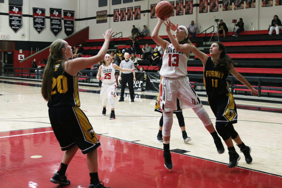 Junior Taylor Meixelsperger goes up for the layup.