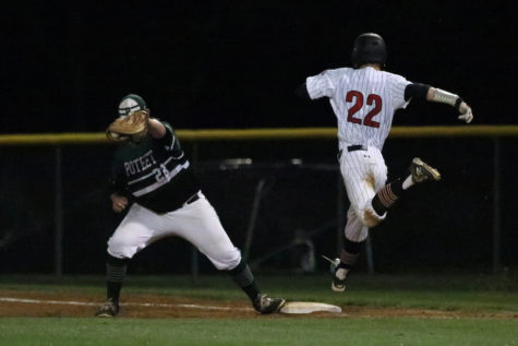 Baseball fights for playoff spot on Senior Night