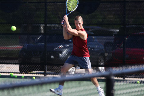 Four tennis players advance to regional tournament