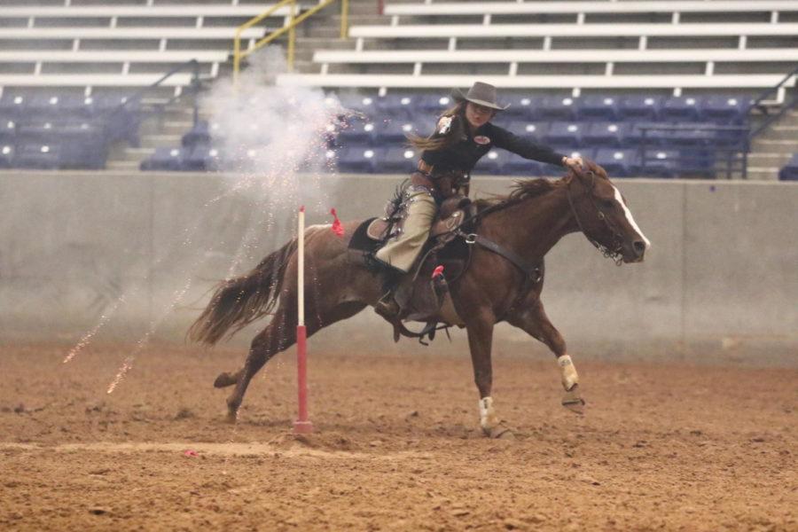 Former+senior+Lindsey+Farrell+chose+online+schooling+to+allow+more+time+to+practice+her+riding+and+shooting+skills.