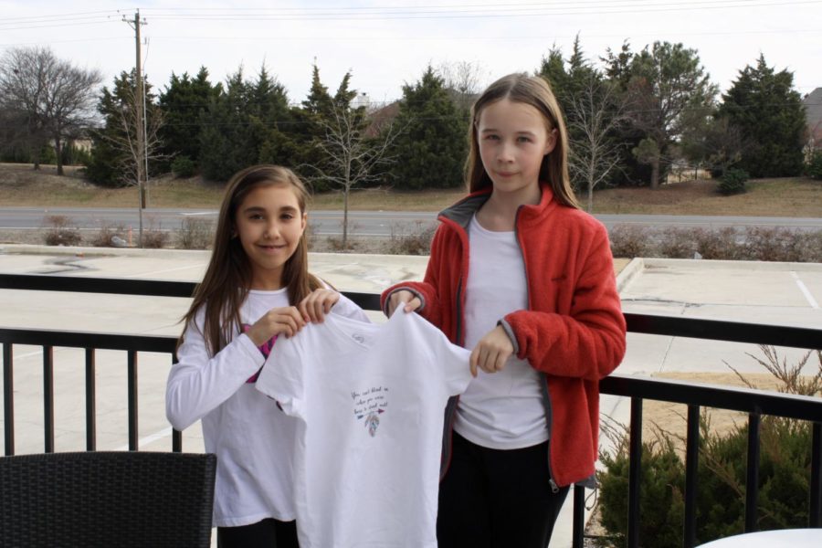 Fourth graders Jocelyn Chapman and Lauren Perry make handmade jewelry and t-shirts.