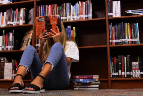 English teachers, library department use hashtag to promote reading