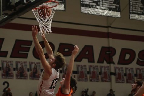 Boys basketball looks to maintain playoff spot in final two games