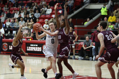 Boys basketball to face McKinney North in battle for first place
