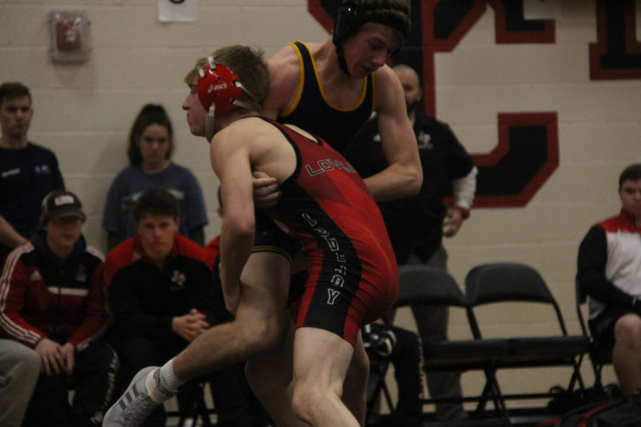 Alex Vislosky attempts to pick up his opponent.