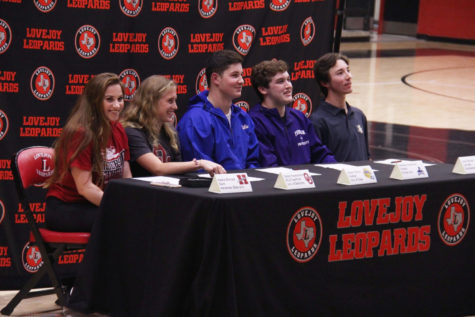 Athletes make college choices at National Signing Day