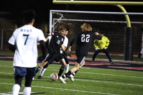Boys soccer to challenge Heritage in round three of playoffs