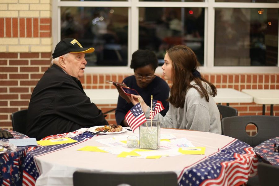 Korean War veteran William Larry O'Brien talks with reporters Suvwe Kokoricha and Lindsey Hughes. 