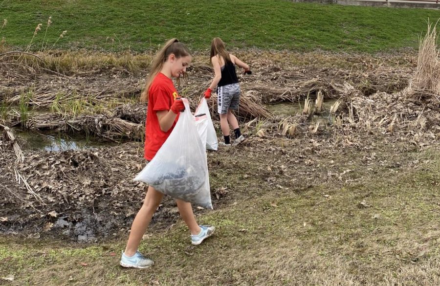 Freshmen+Chloe+Schaeffer%28right%29+and+Ashlyn+DuBois%28left%29+pick+up+trash+in+the+DFW+area+as+part+of+Project+Cleanup.+This+project+will+be+done+annually+by+biology+teacher+Jessica+Markovich.