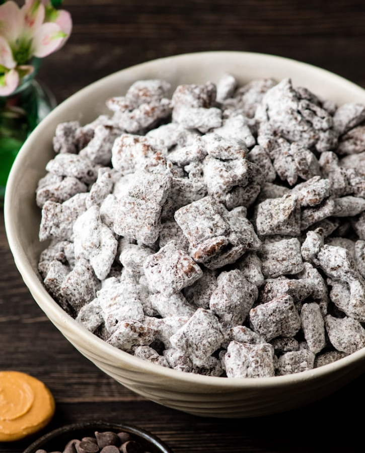 For TRLs Lily Bouldin's holiday desserts review, the Classic Christmas Puppy chow takes 30 minutes to prepare. Bouldin rated it 3 stars.