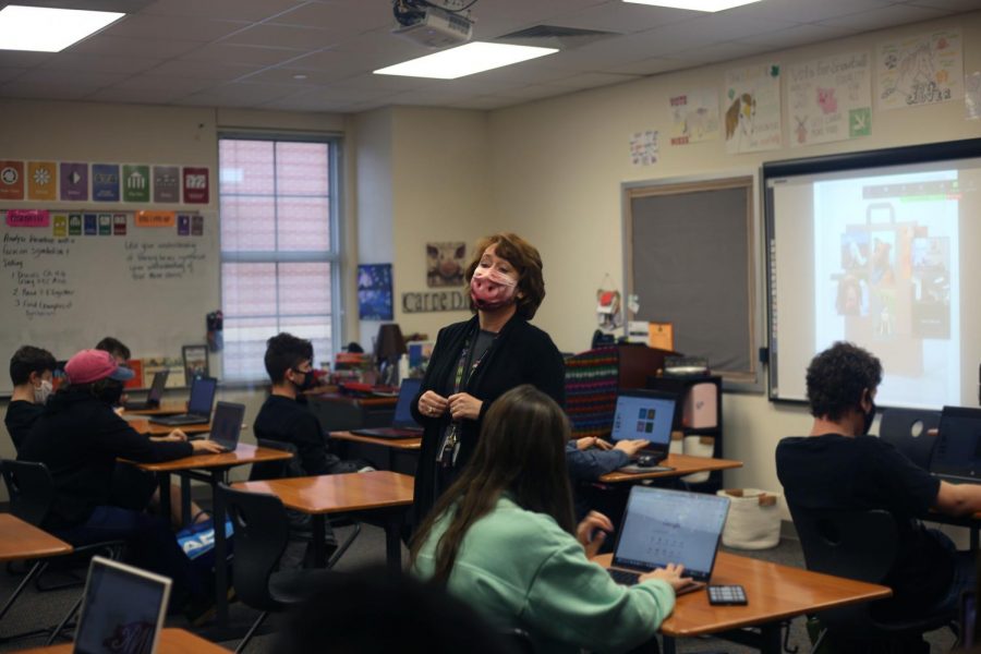 English II teacher Cynthia Anderson talks about the SEL assignment for the day to her class. Anderson previously taught at Sloan Creek, and she is now the replacement for Ms. Todd.