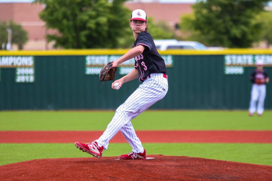 Junior pitcher no. 3 Adam Eschler pitches to North’s senior third baseman no. 12 Justin Heeler for a groundout to junior first baseman no. 16 Brandt Corley. In Eschler’s previous appearance against the Bulldogs, he pitched a four hit complete game shutout. 