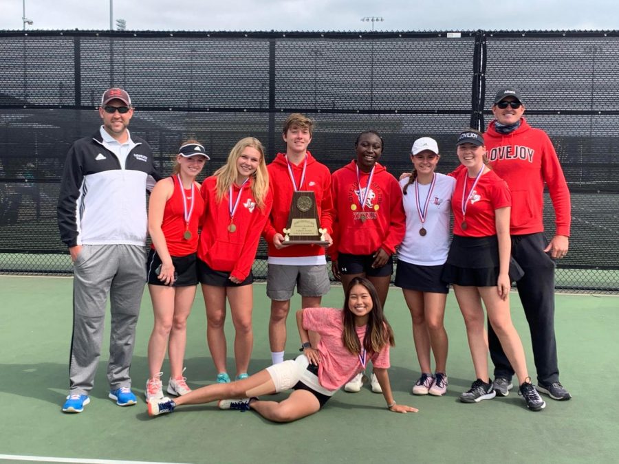 The+tennis+team+poses+with+their+district+trophy.+The+tennis+team+will+be+competing+in+the+regional+tournament+on+April+27+and+28.+