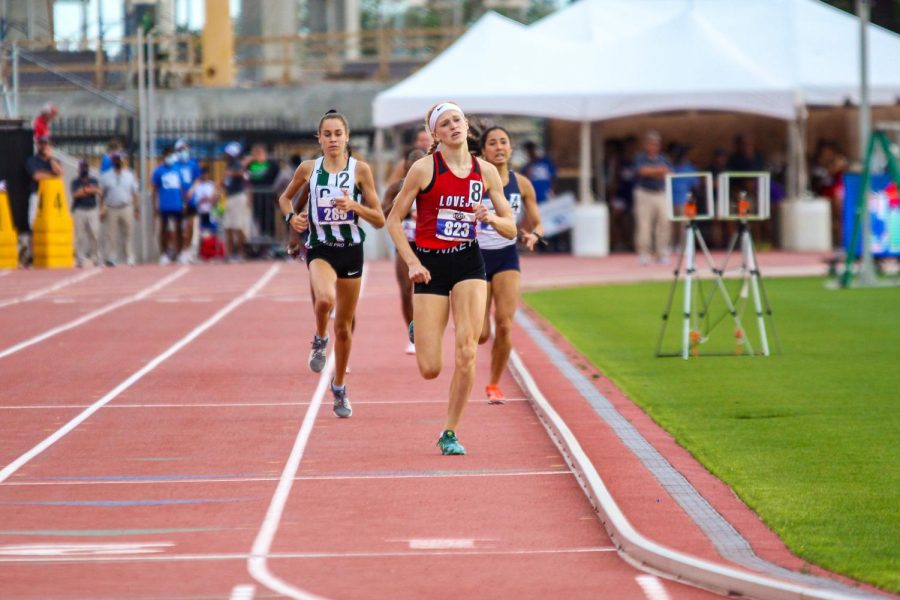 Freshman runner Kailey Littlefield reaches to cross the finish line of the 800 meter race on Friday. Littlefield’s winning time of 2:08.04 minutes set both personal, school, and state records. 
