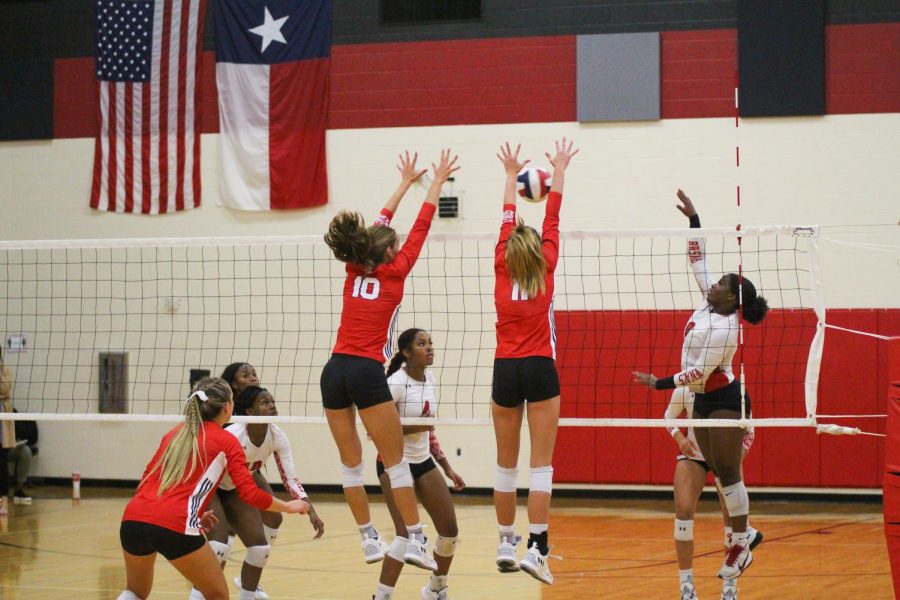 Senior+middle+hitters+no.+10+Grace+Miliken+and+no.+11+Maddi+Smittle+block+Braswell%E2%80%99s+senior+libero+no.+0+Kaeden+Robinson.+The+Leopards+will+play+their+next+game+at+home+against+McKinney+Boyd.%0A