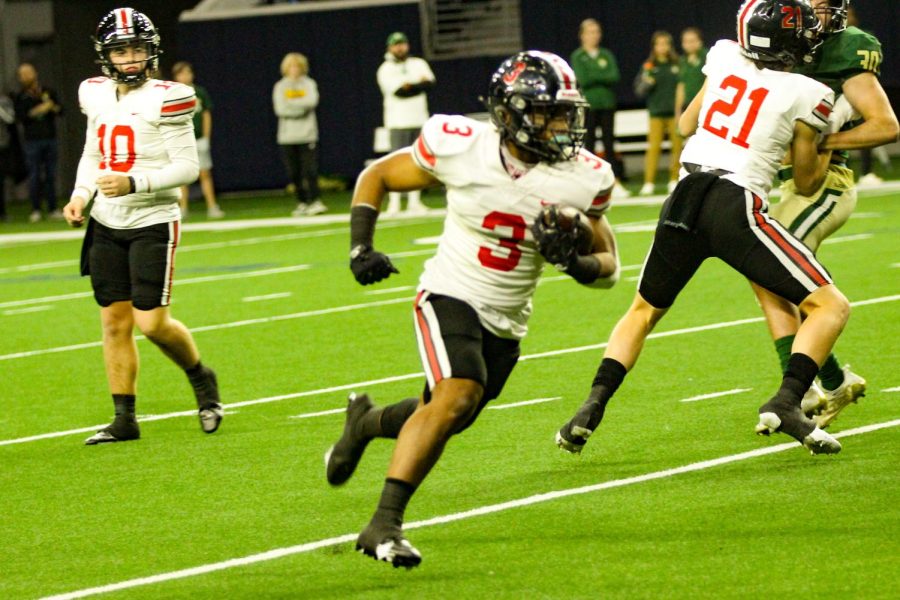 Senior running back no. 3 Noah Naidoo runs the ball down the field. Sophomore quarterback no. 10 Alexander Franklin completed the hand-off to Naidoo.