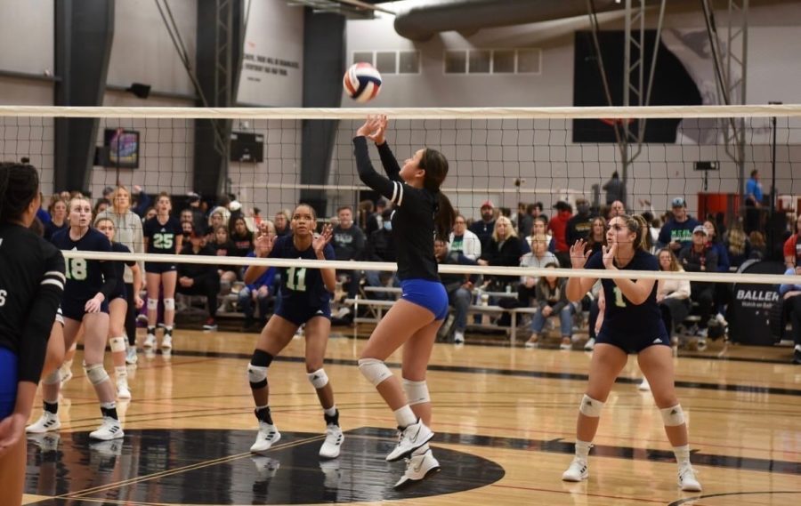 Sophomore+setter+Bethany+Wu+plays+for+Texas+Advantage+Volleyball.+Her+team+recently+placed+second+at+the+Southern+Blast+Tournament.+