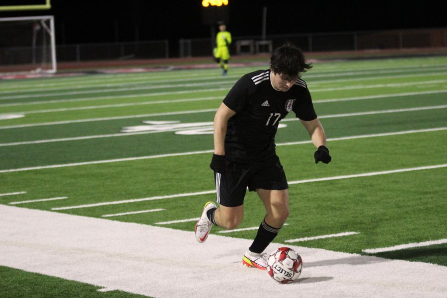 Senior forward no. 17 Nico Aguilar passes the ball to a teammate at Tuesdays game. Aguilar has been on the soccer team for four years.
