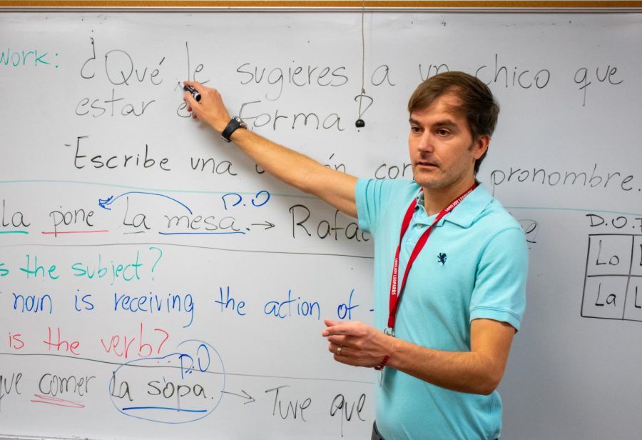 Spanish teacher Augusto Bueno started at the high school as a long-term sub. Bueno is now replacing Spanish teacher Amanda Vera as a Spanish teacher.