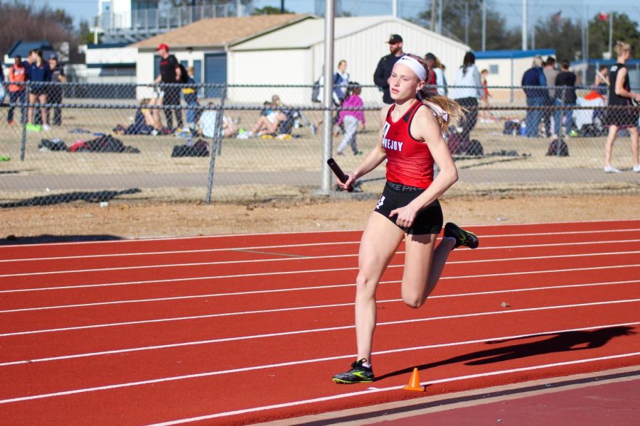 Sophomore runner Kailey Littlefield runs in the distance medley. Littlefield also placed first in the 1600 meter race, running a 5:09.90.