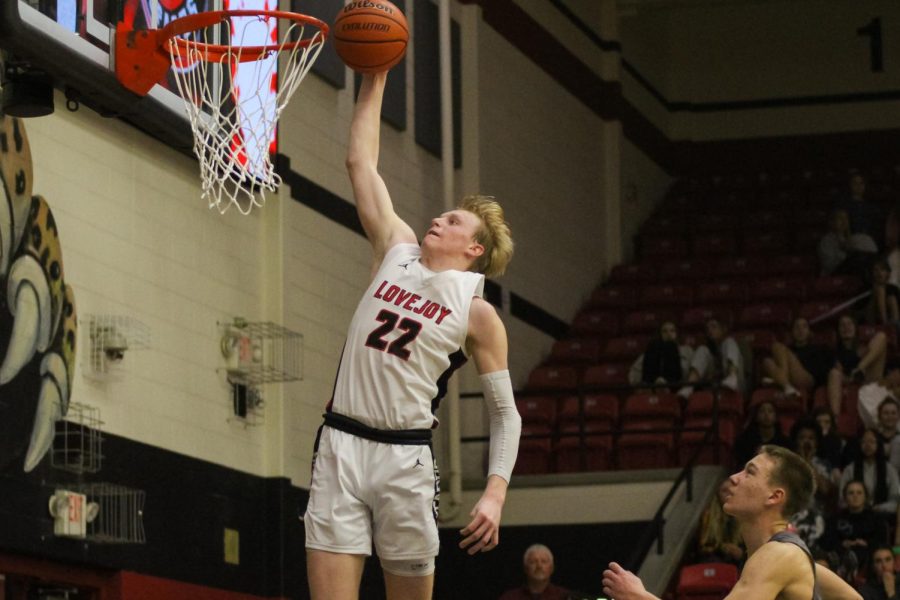 Junior power forward no. 22 Karson Templin dunks. The Leopards finished their season first in district.