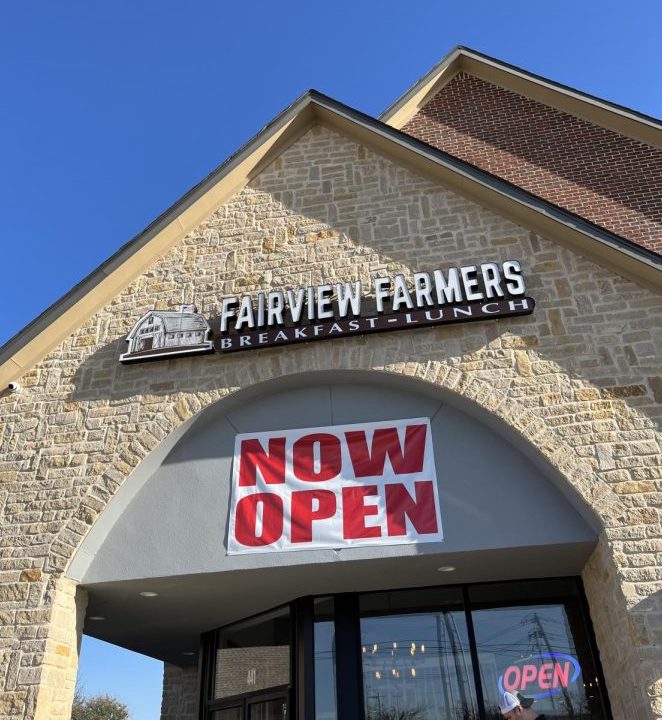 Fairview+Farmers+is+a+new+family-owned+breakfast+and+lunch++restaurant.+TRLs+Eleanor+Koehn+reviewed+their+CInnamon+Roll+French+Toast%2C+during+their+soft+launch.++