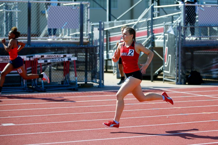 Junior Chloe Schaeffer runs in the 400 meter dash. Schaeffer ran the event in 1:02.99. 