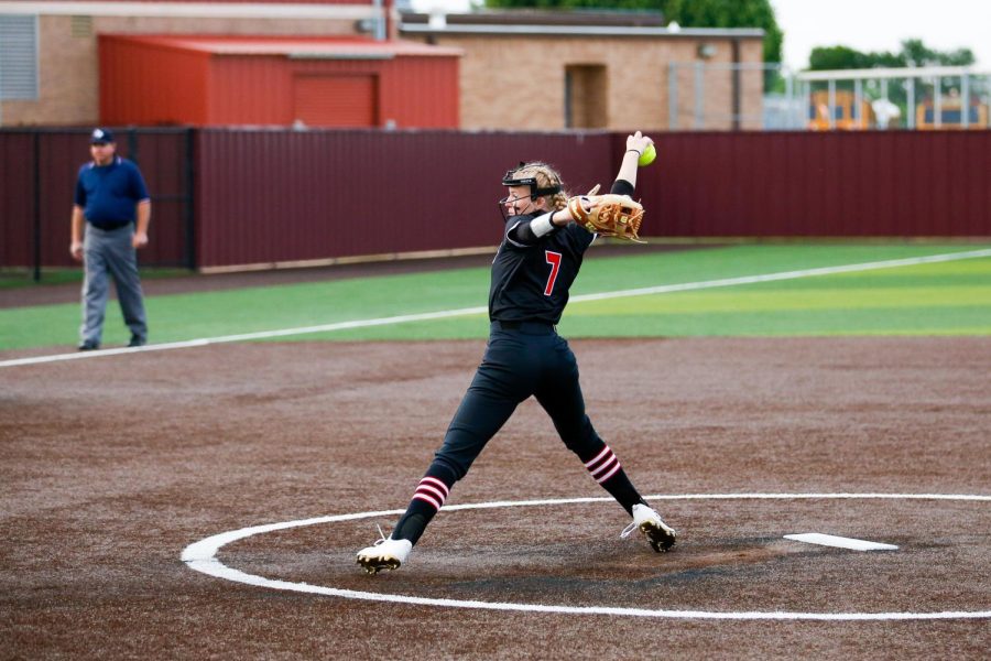 Junior pitcher no. 7 Jade Owens pitches. Owens only allowed two points scored. 