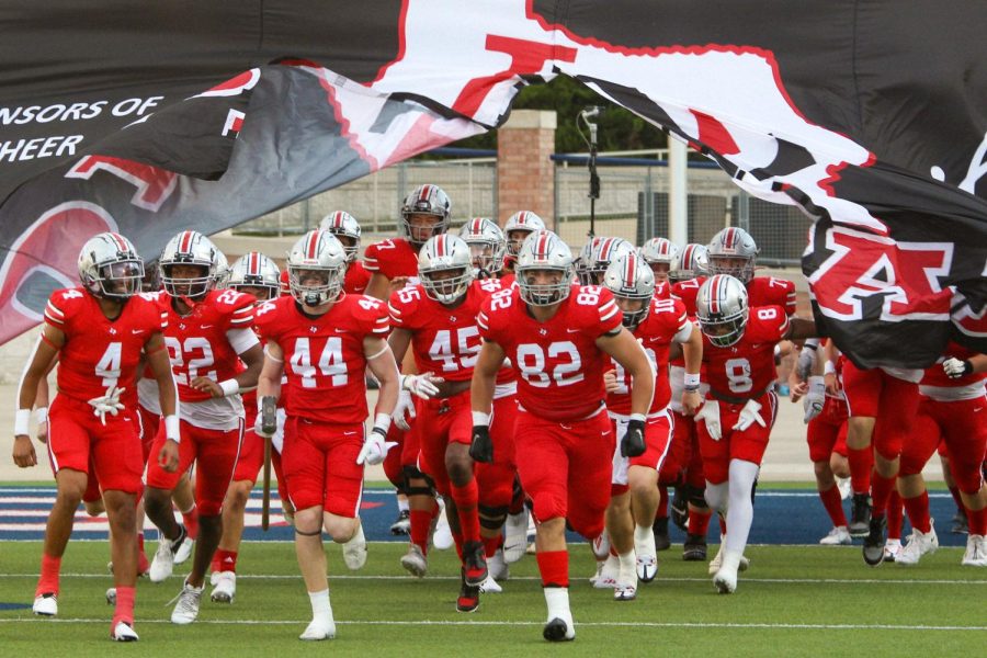 The+football+team+bursts+out+of+the+banner.+On+Saturday%2C+the+Leopards+played+in+the+Tom+Landry+Classic.