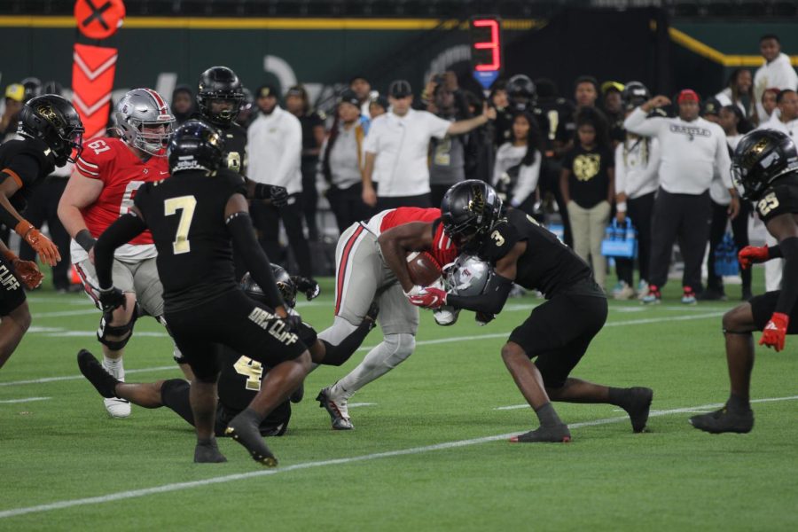 Senior wide receiver no. 1 Kyle Parker runs into the south oak cliff defense. Parker ran for 60 yards in one play.