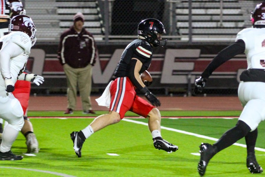 Junior running back no. 7 Matthew Mainord runs the ball. The team had 169 rushing yards.
