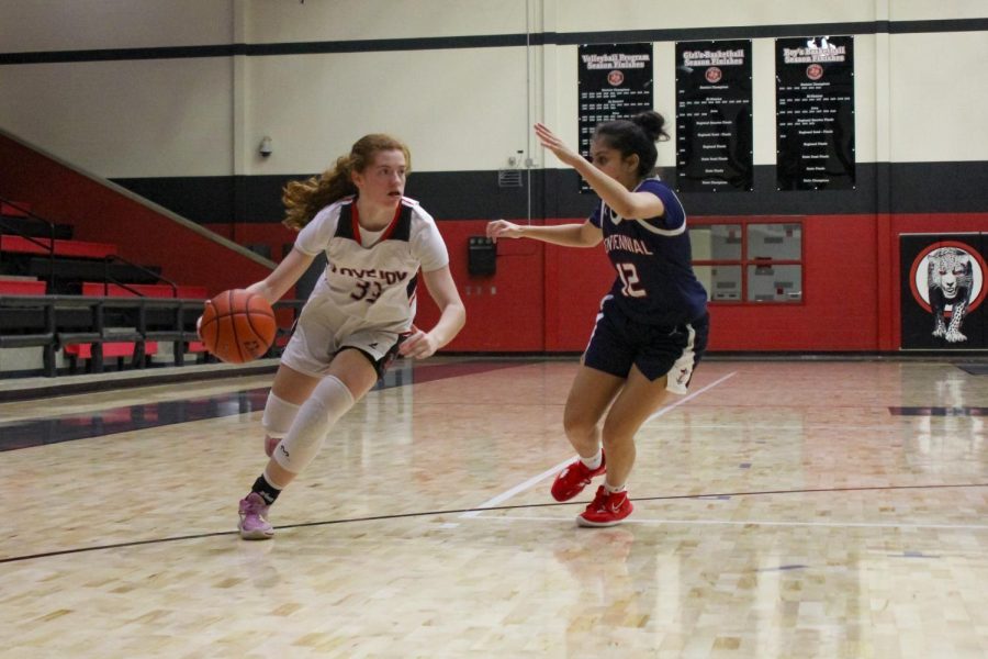 Senior no.33 shelby tokars dribbles to the basket. The leopard won 61-41.