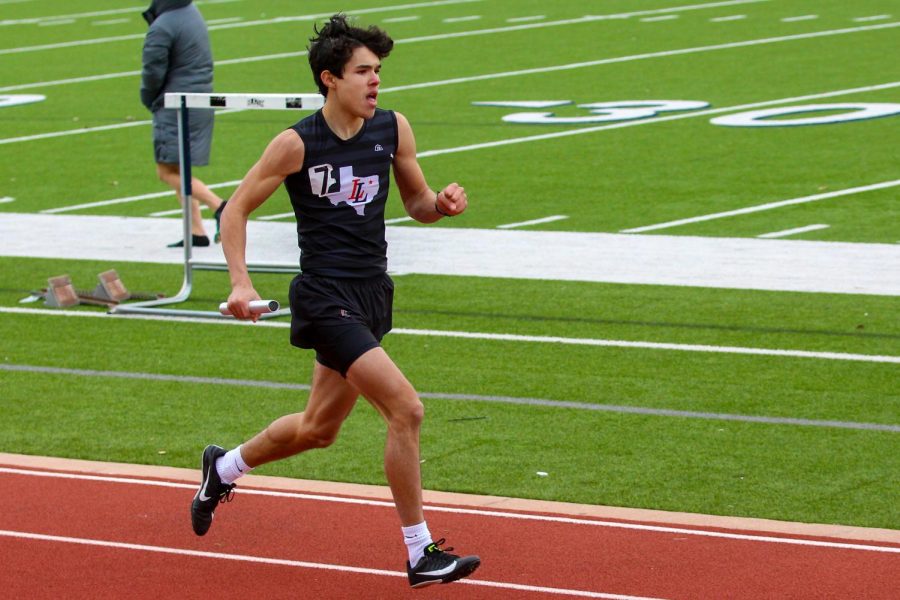 Sophomore Leanrdo Torres runs the junior varsity 4x400 meter relay for the boys. The relay ran a 3:57.39.