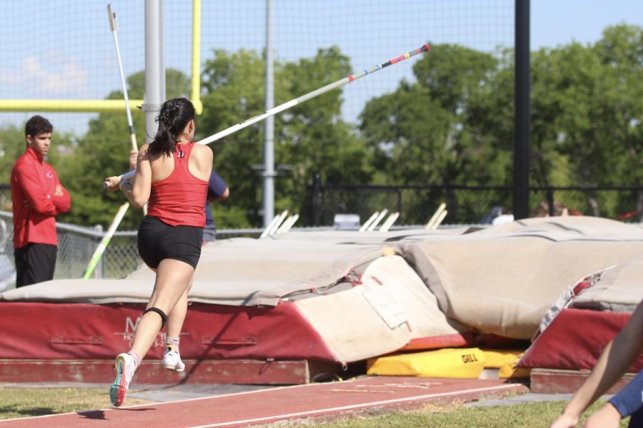 Senior+Sarah+Salsgiver+prepares+to+plant+her+pole+in+the+box.+Salvgiver+placed+second+in+the+Varsity+Girls+Pole+Vault.