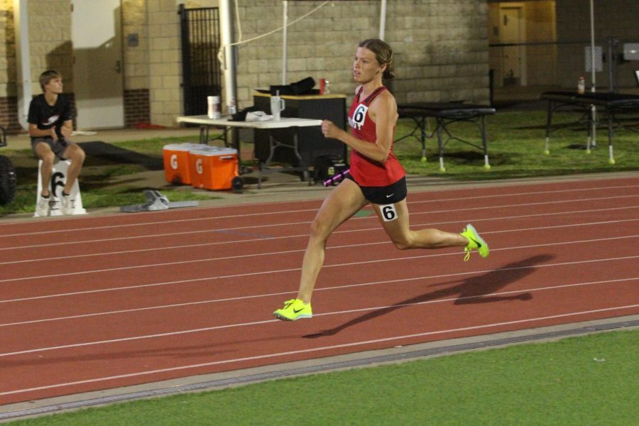 Senior Amy Morefield runs the last leg of the Varsity Girls 4x400 meter relay. The relay placed first with a time of 3:54.37.