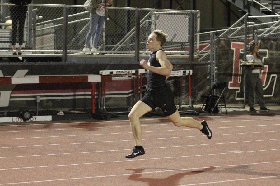 Senior Kyle Sheehan runs the first leg in the Varsity Boys 4x400 meter relay. The relay ran a time of 3:30.19.
