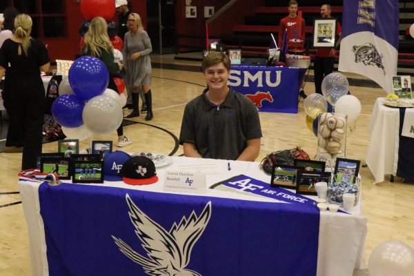 Navigation to Story: Photo Gallery: Signing Day 2024